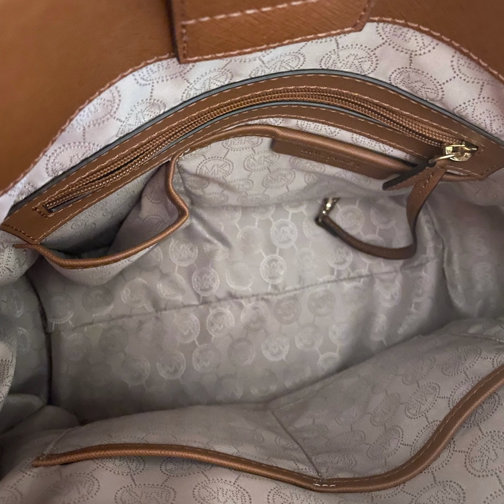 Michael Kors Hamilton Bag - Picture 5 of 7